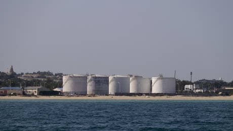 Trump Considers Seizing Iran's Key Oil Island to Reopen Strait of Hormuz