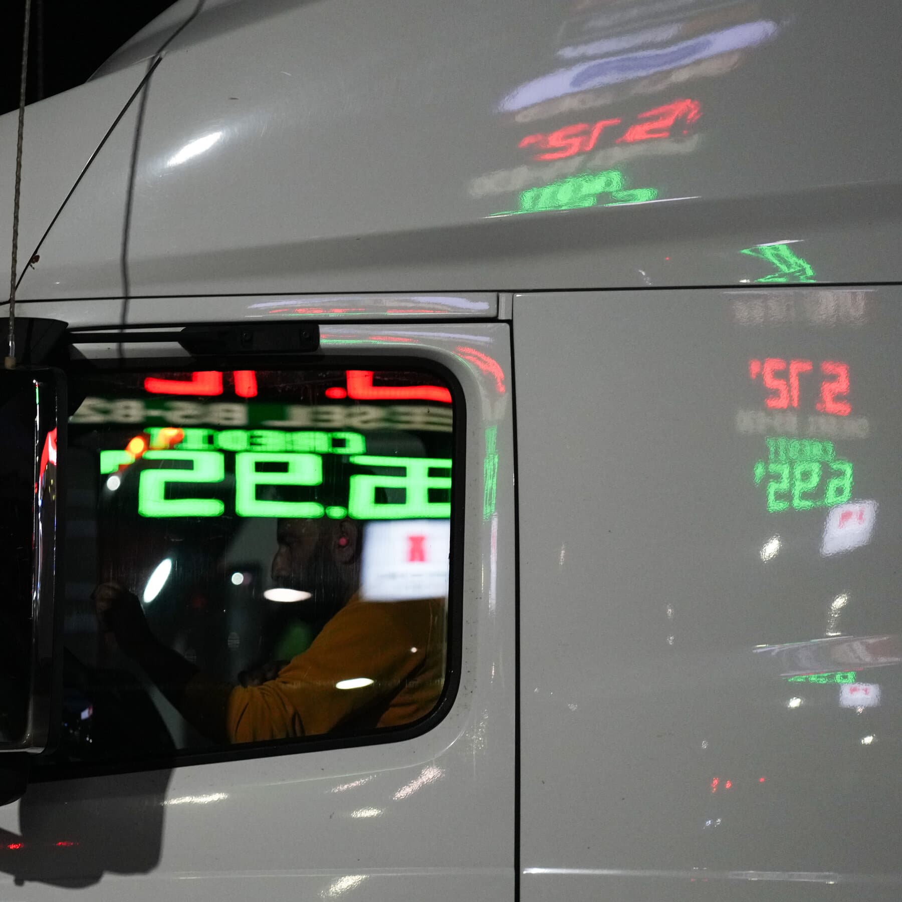 US-Iran War Stalemate Threatens to Plunge Millions into Poverty as Diplomacy Fails